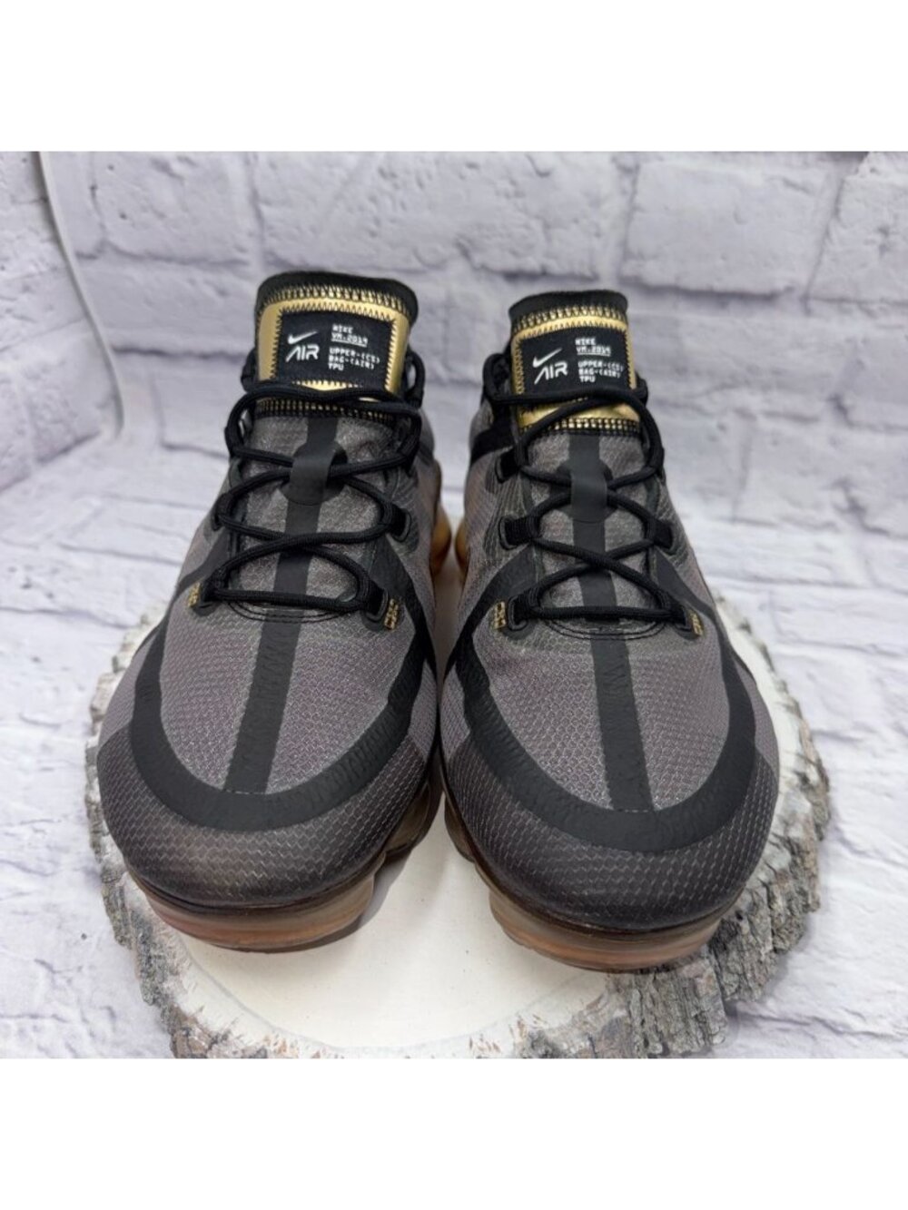 Nike Air Vapormax Black Gold Mens Size 9.5 Running Shoes AR6631-002 Sneakers - Picture 3 of 13